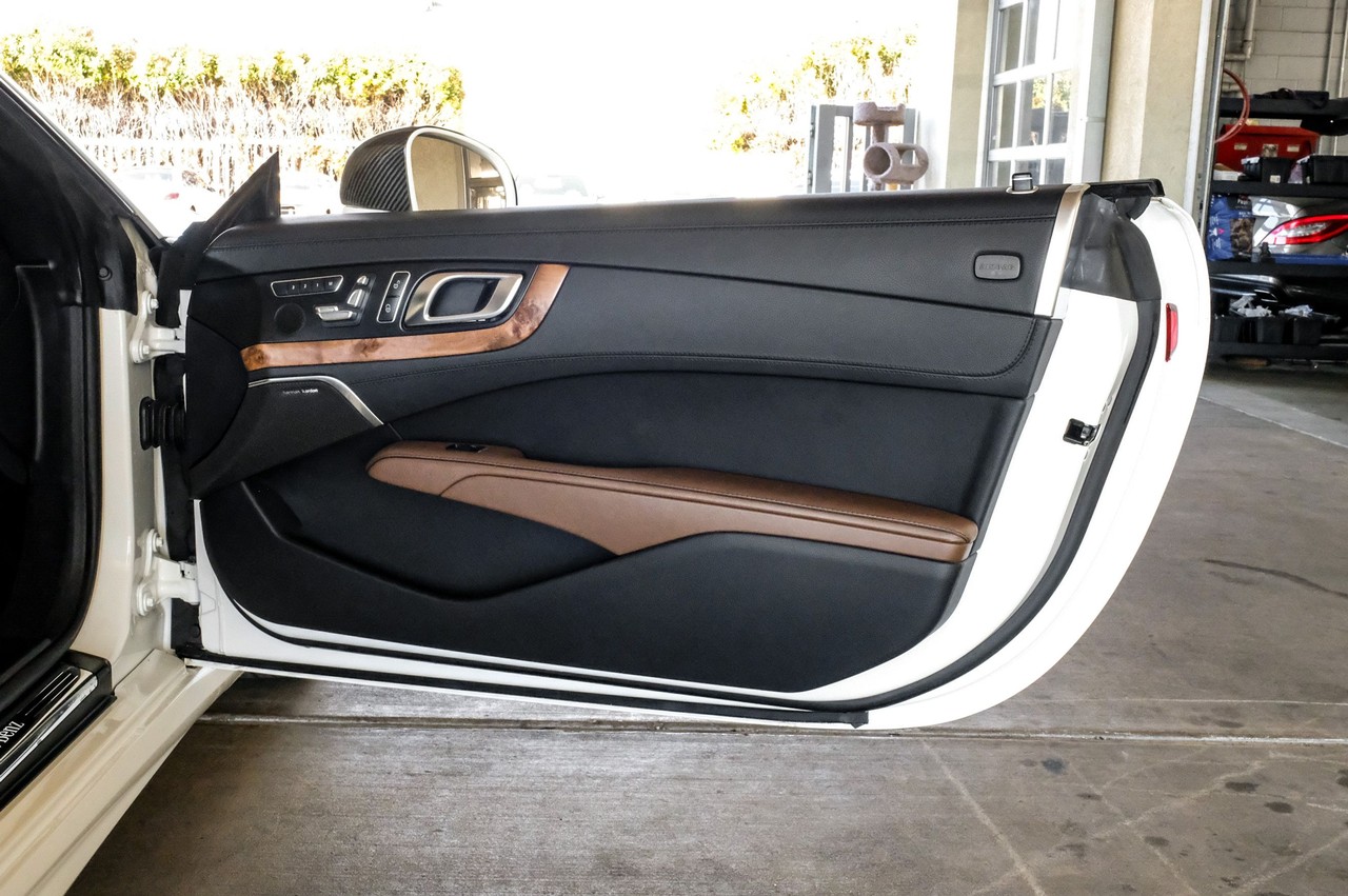 Mercedes-Benz SL Vehicle Main Gallery Image 40