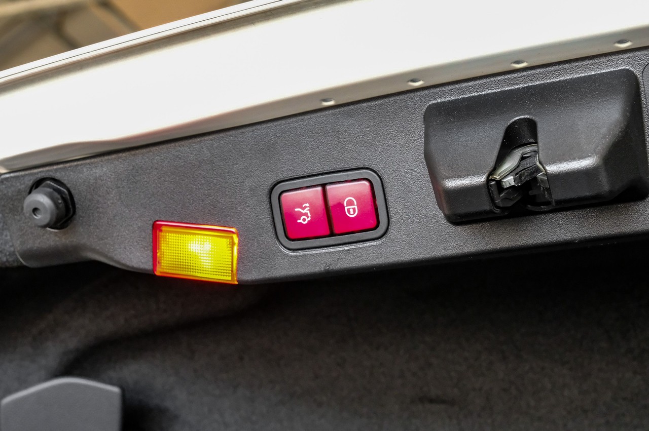 Mercedes-Benz SL Vehicle Main Gallery Image 45