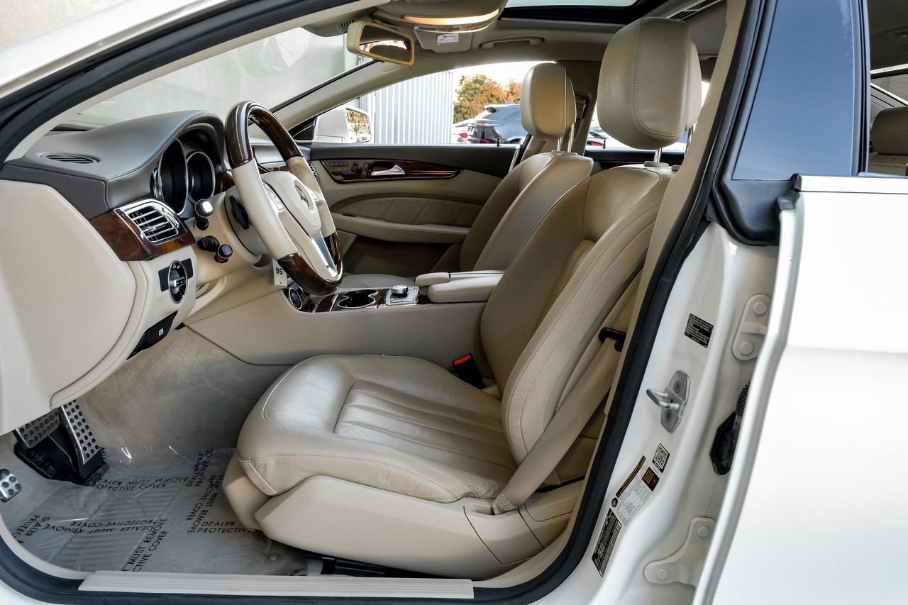 Mercedes-Benz CLS-Class Vehicle Main Gallery Image 04