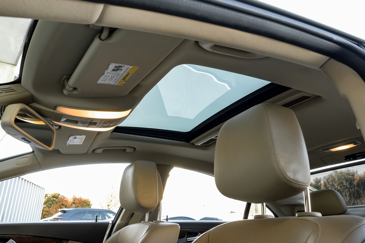 Mercedes-Benz CLS-Class Vehicle Main Gallery Image 05