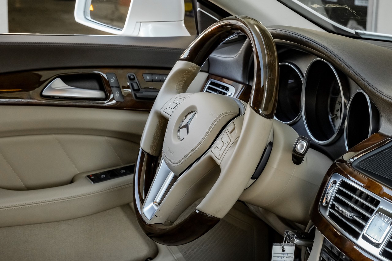 Mercedes-Benz CLS-Class Vehicle Main Gallery Image 14