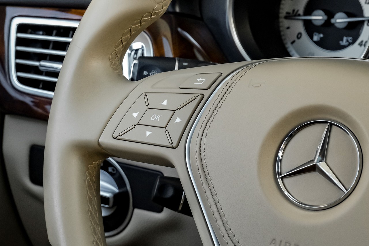 Mercedes-Benz CLS-Class Vehicle Main Gallery Image 17