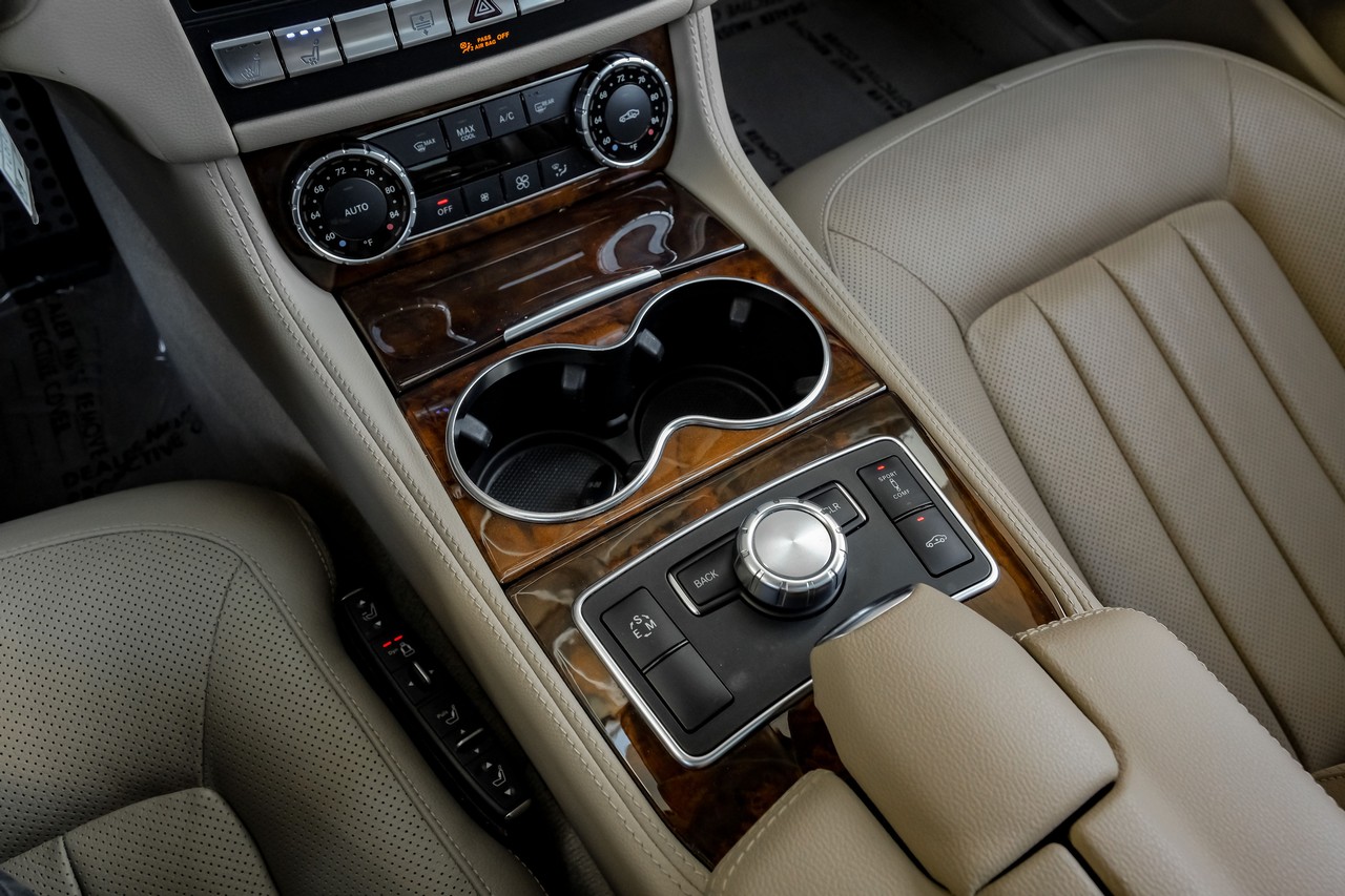 Mercedes-Benz CLS-Class Vehicle Main Gallery Image 24
