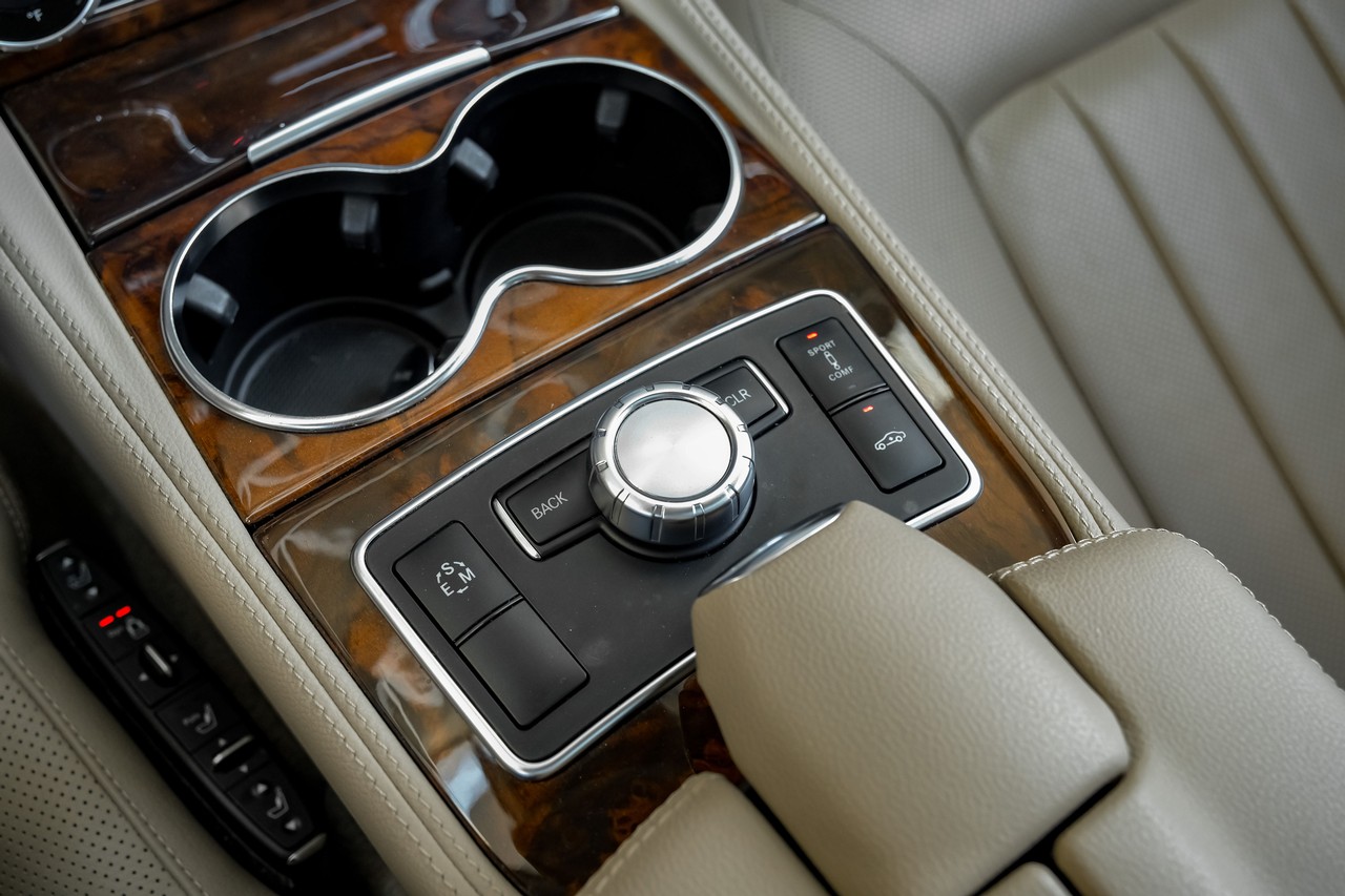 Mercedes-Benz CLS-Class Vehicle Main Gallery Image 25