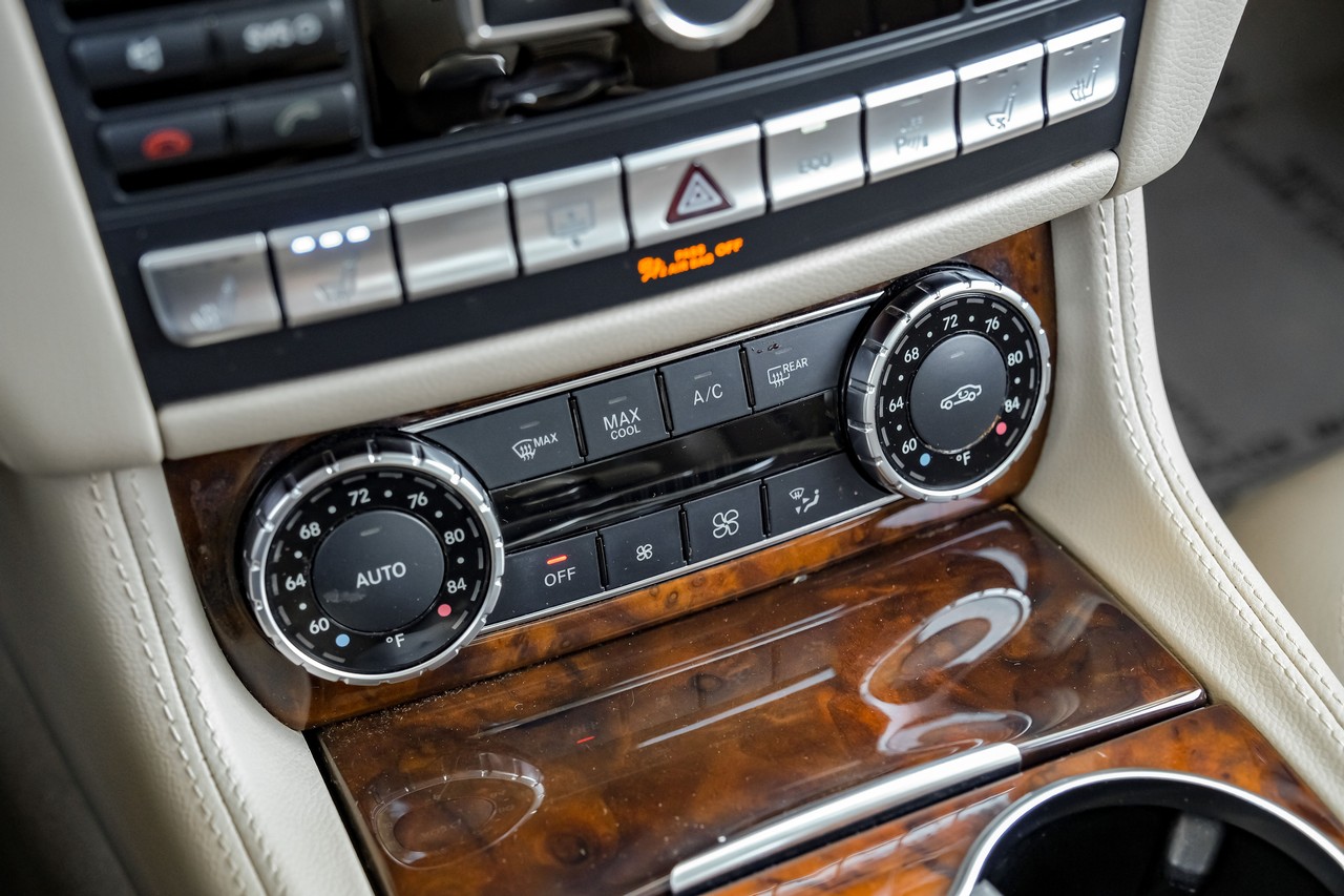 Mercedes-Benz CLS-Class Vehicle Main Gallery Image 28