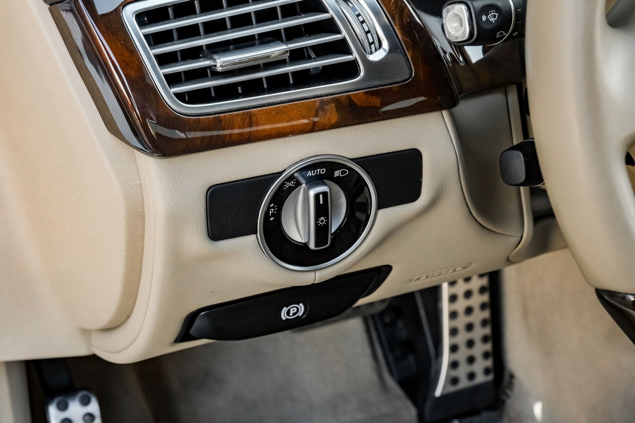 Mercedes-Benz CLS-Class Vehicle Main Gallery Image 31