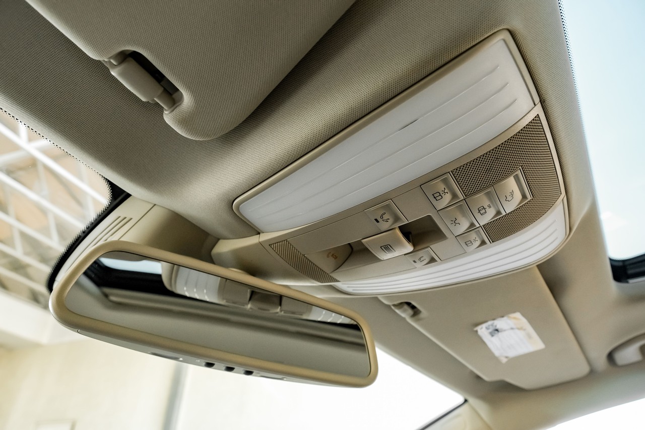 Mercedes-Benz CLS-Class Vehicle Main Gallery Image 34