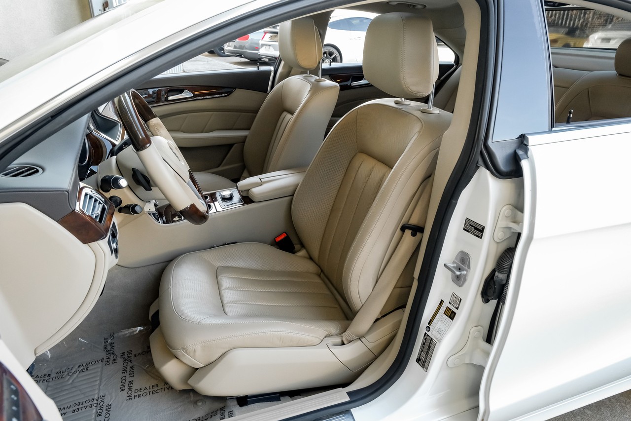 Mercedes-Benz CLS-Class Vehicle Main Gallery Image 35