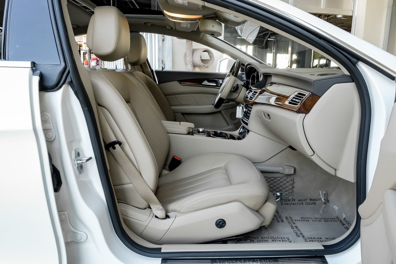 Mercedes-Benz CLS-Class Vehicle Main Gallery Image 36