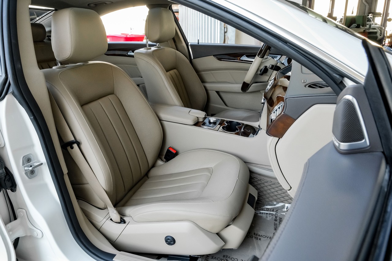 Mercedes-Benz CLS-Class Vehicle Main Gallery Image 37