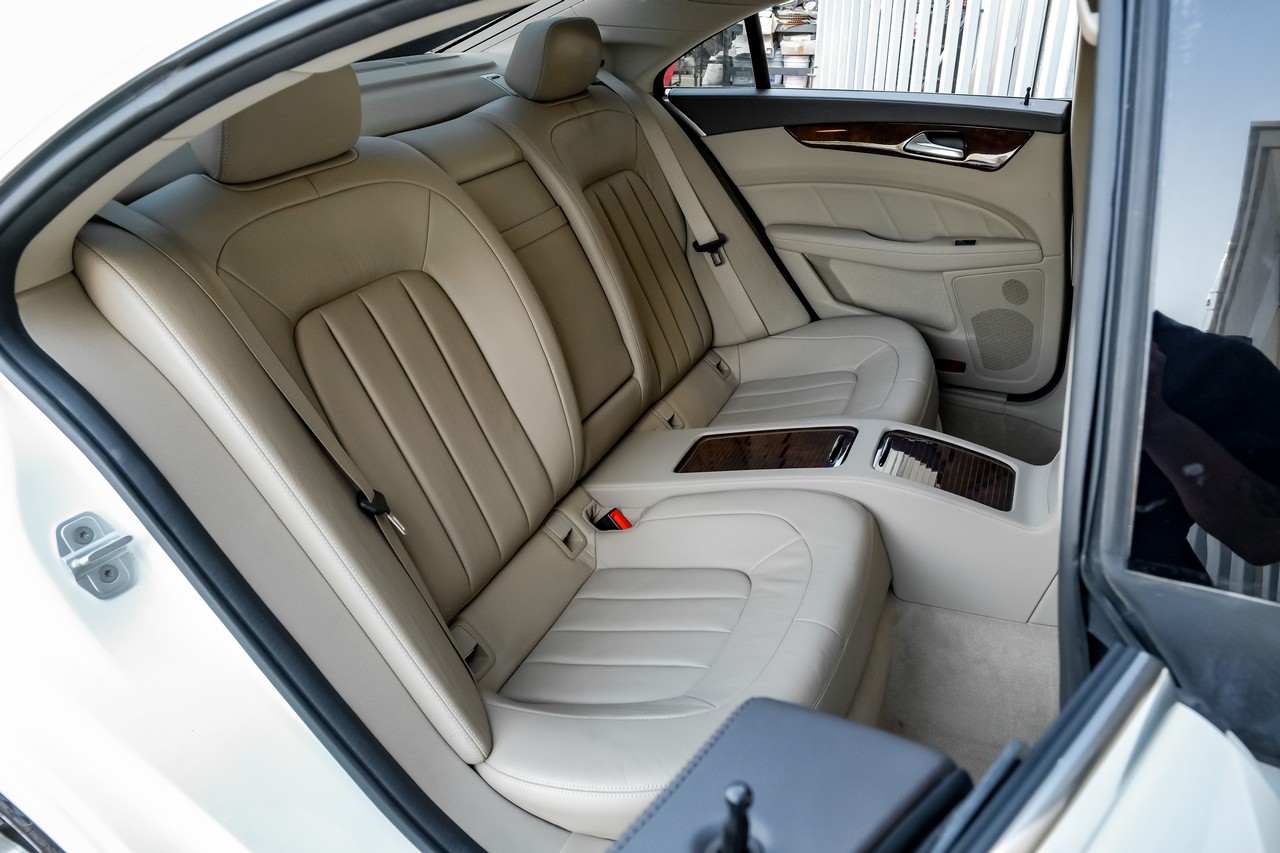Mercedes-Benz CLS-Class Vehicle Main Gallery Image 38