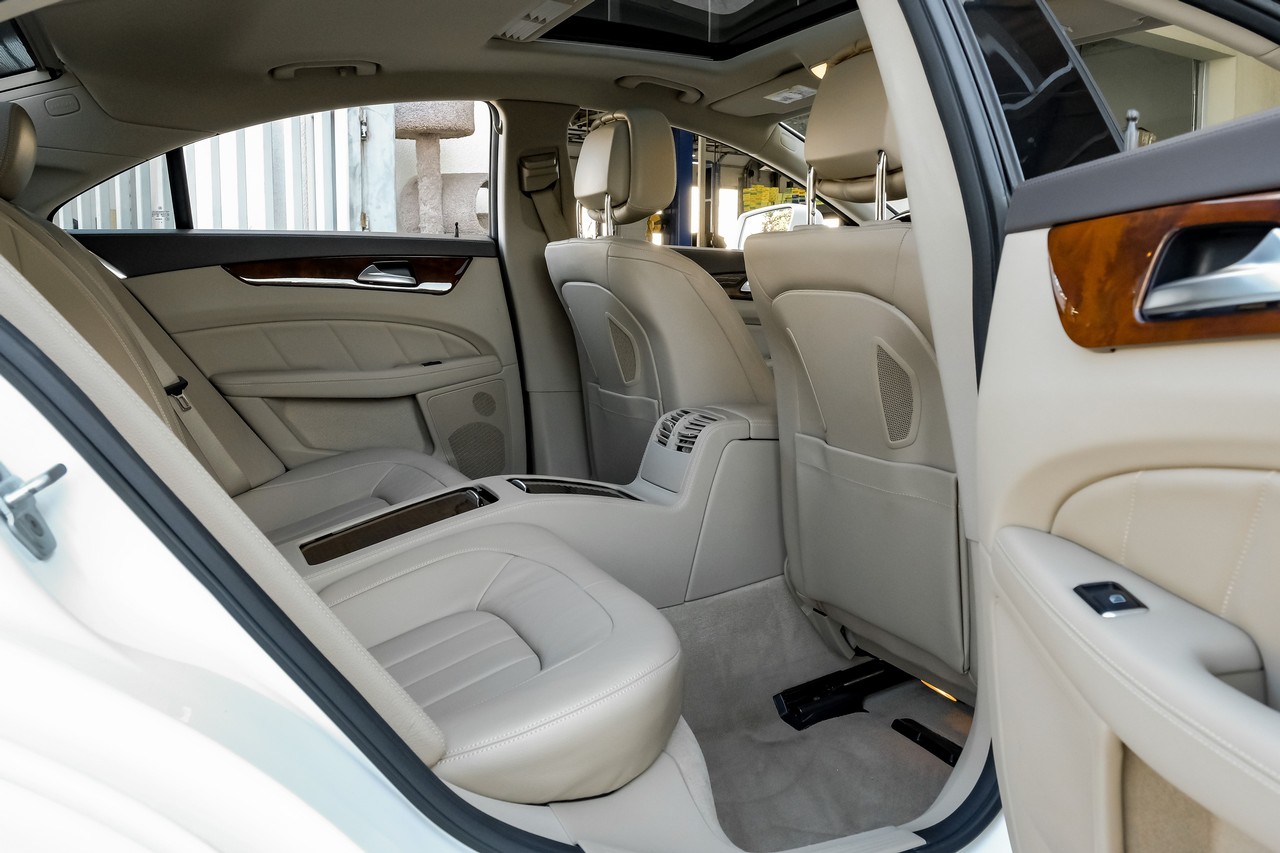 Mercedes-Benz CLS-Class Vehicle Main Gallery Image 39