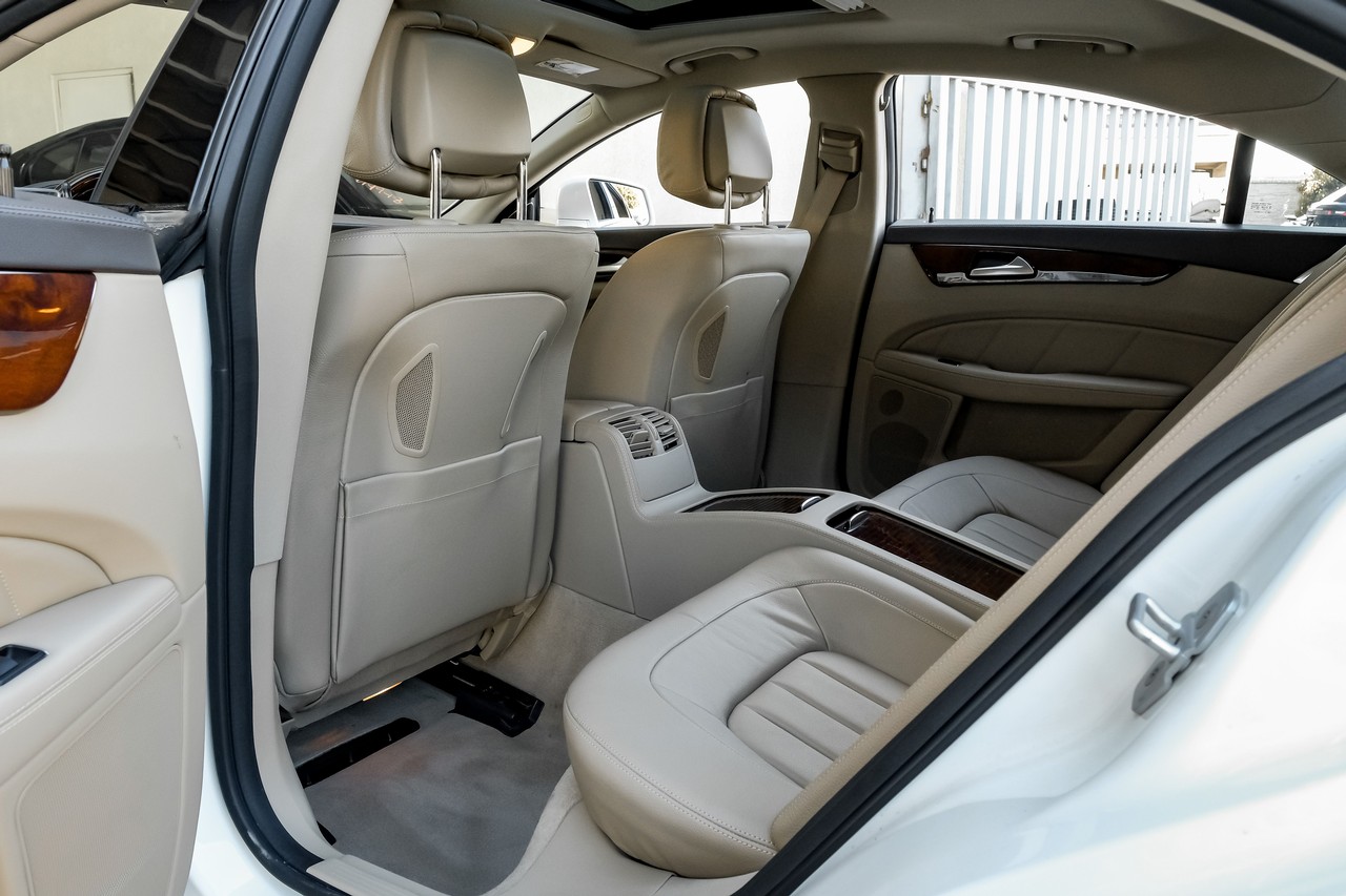 Mercedes-Benz CLS-Class Vehicle Main Gallery Image 40