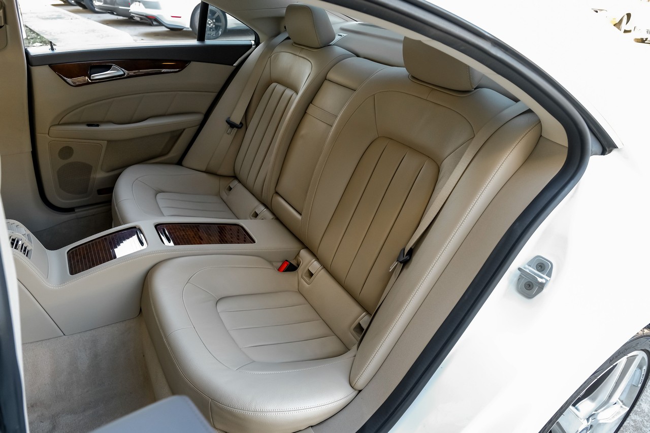 Mercedes-Benz CLS-Class Vehicle Main Gallery Image 41