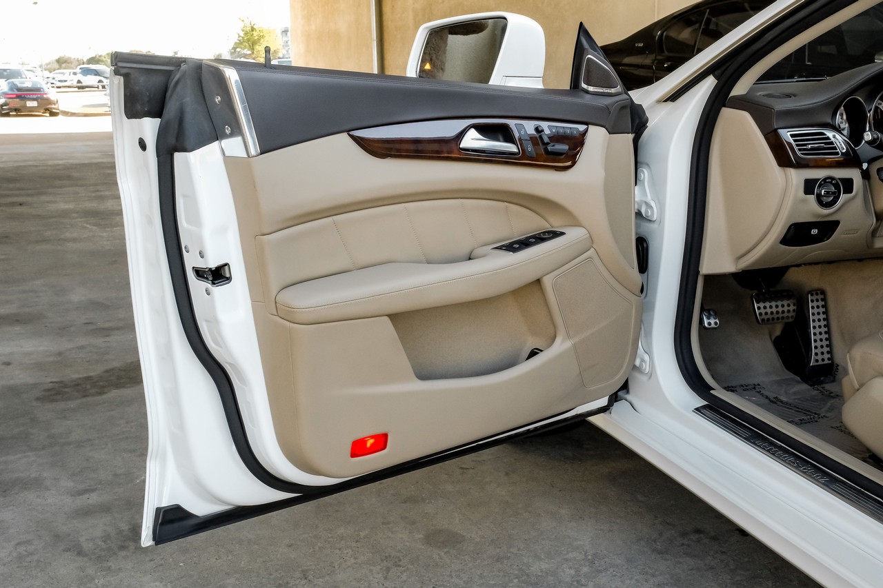 Mercedes-Benz CLS-Class Vehicle Main Gallery Image 43