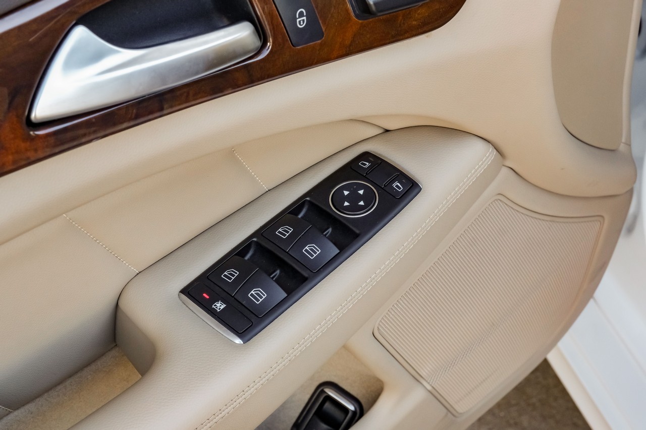 Mercedes-Benz CLS-Class Vehicle Main Gallery Image 44