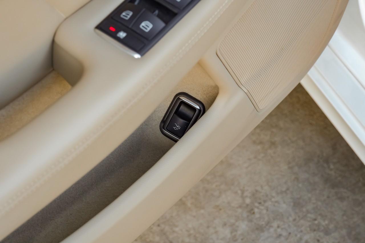 Mercedes-Benz CLS-Class Vehicle Main Gallery Image 45