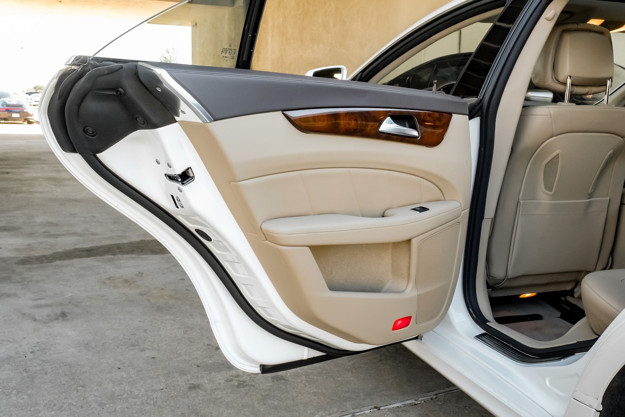 Mercedes-Benz CLS-Class Vehicle Main Gallery Image 48
