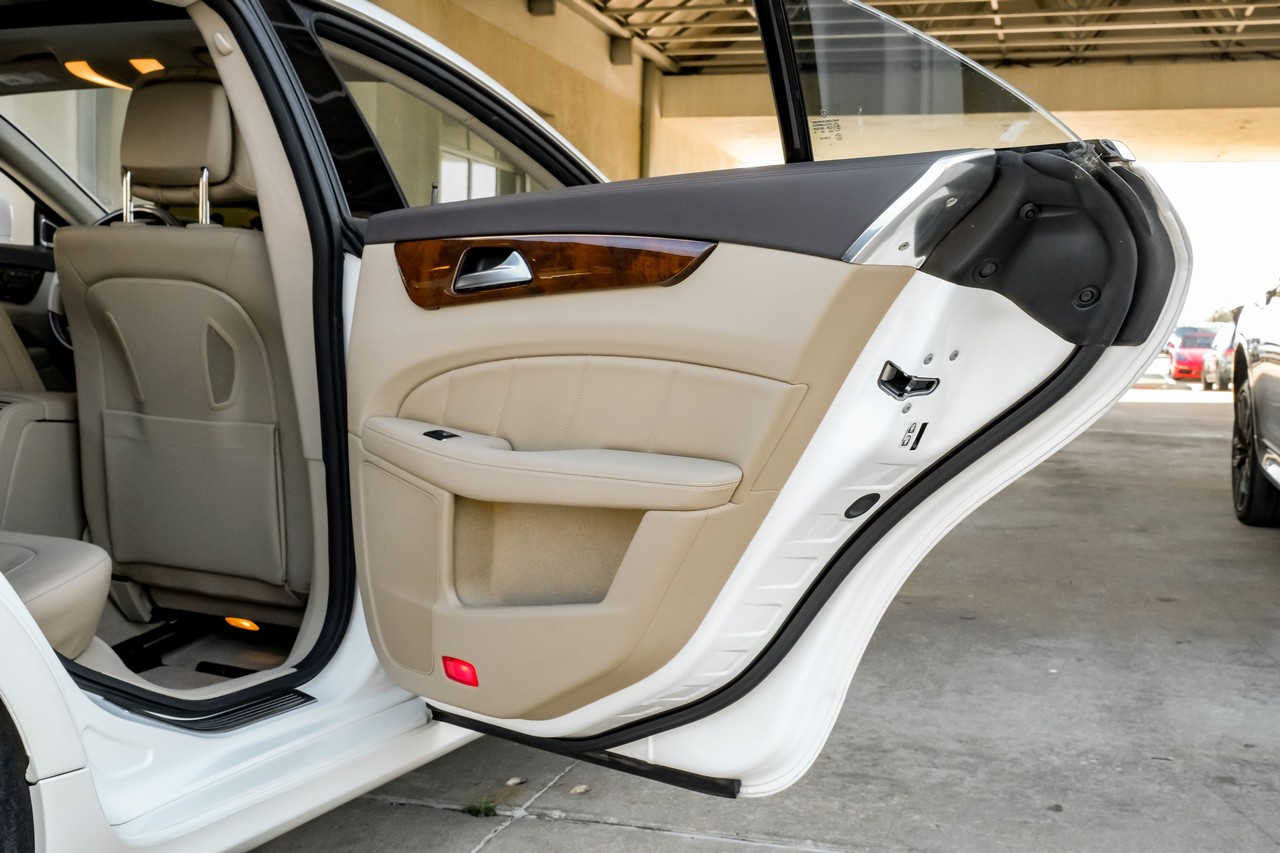 Mercedes-Benz CLS-Class Vehicle Main Gallery Image 49
