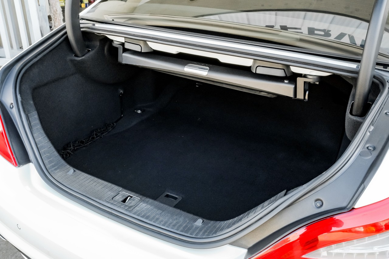 Mercedes-Benz CLS-Class Vehicle Main Gallery Image 52