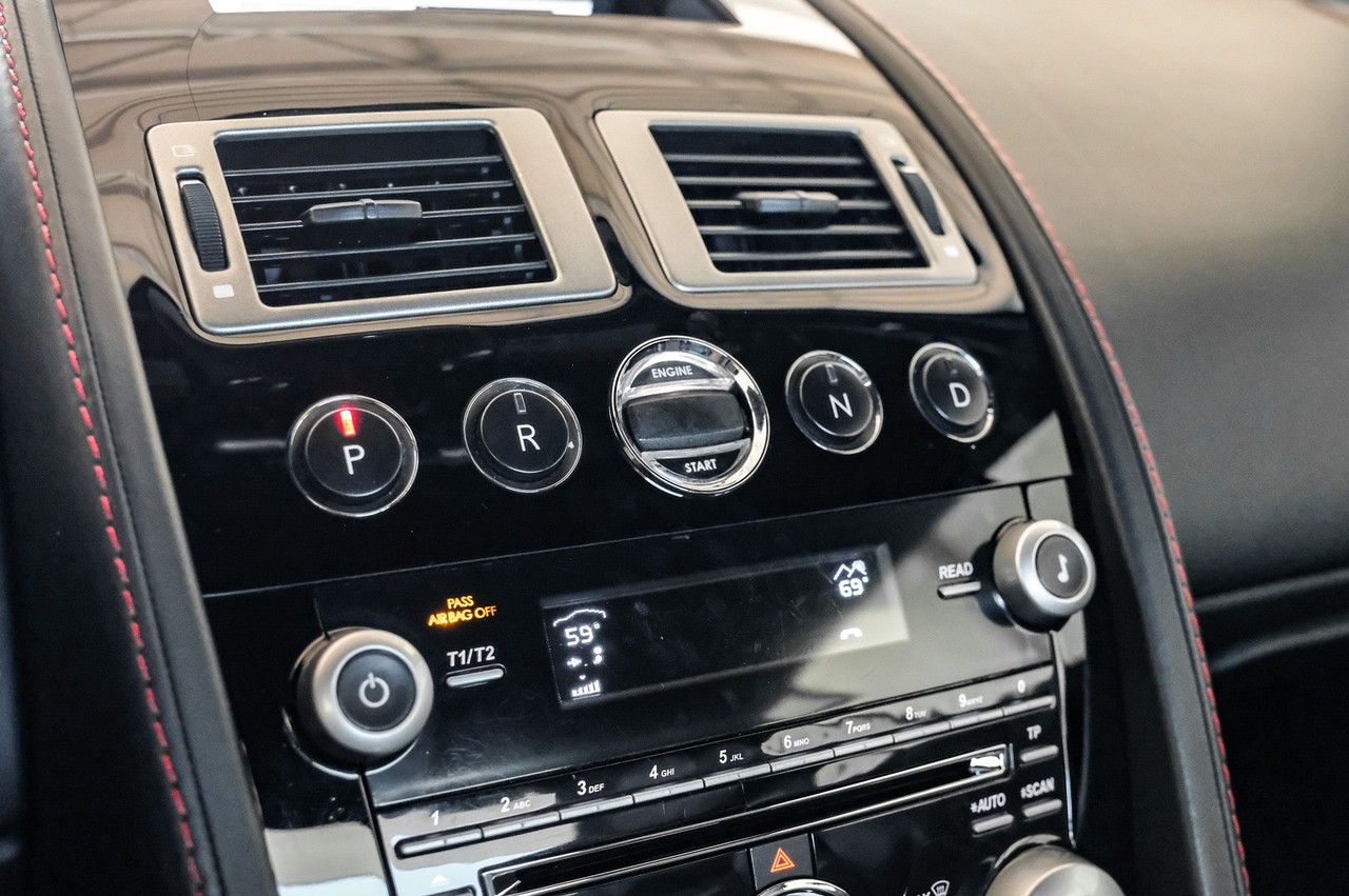 Aston Martin DBS Vehicle Main Gallery Image 19