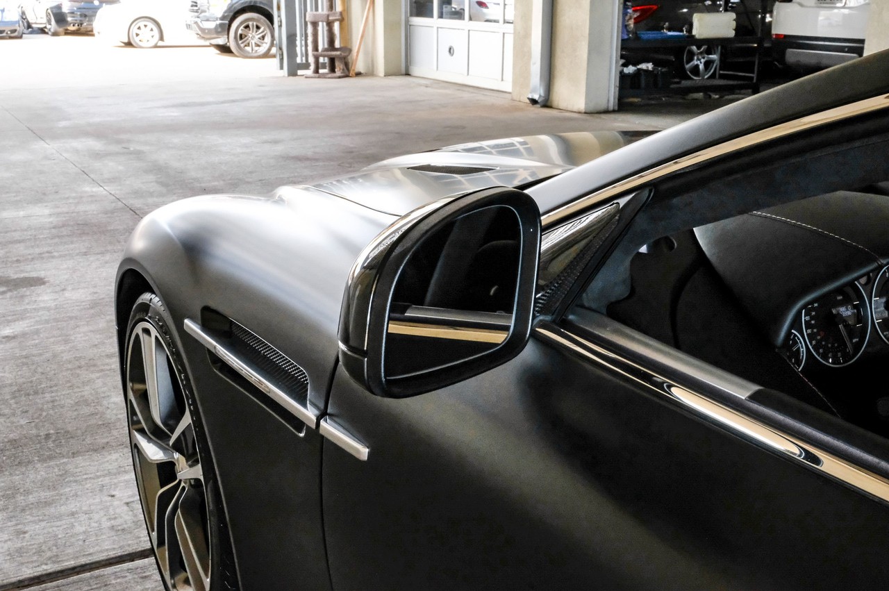 Aston Martin DBS Vehicle Main Gallery Image 27