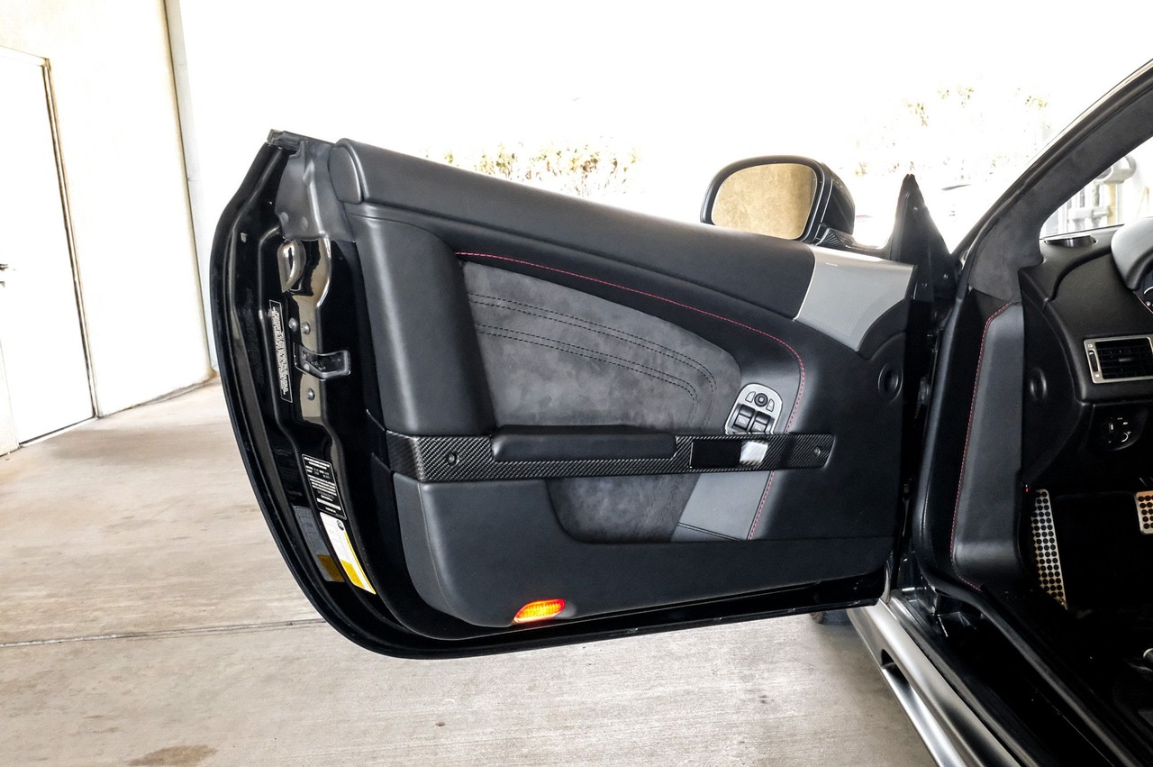 Aston Martin DBS Vehicle Main Gallery Image 28