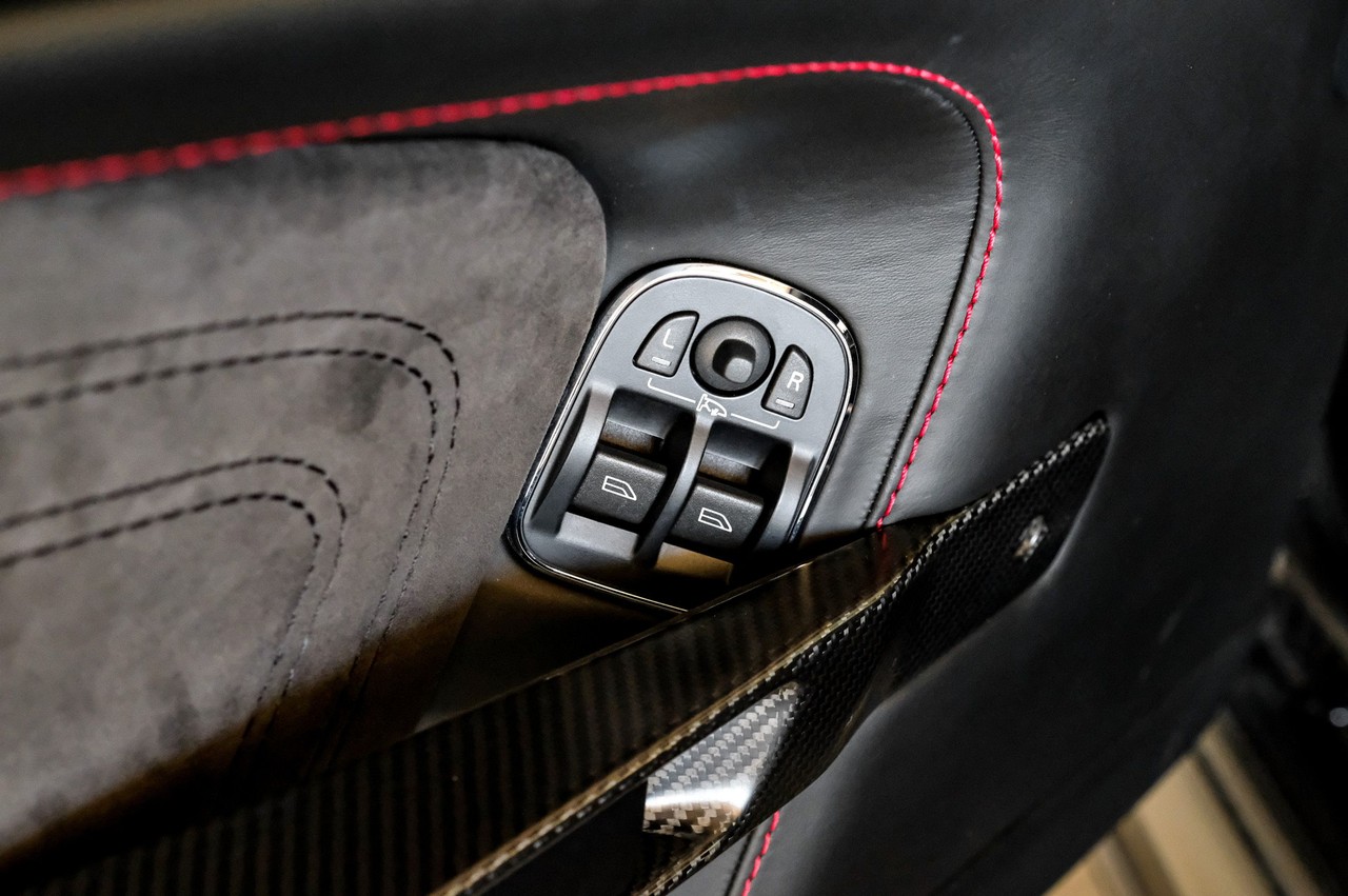 Aston Martin DBS Vehicle Main Gallery Image 29