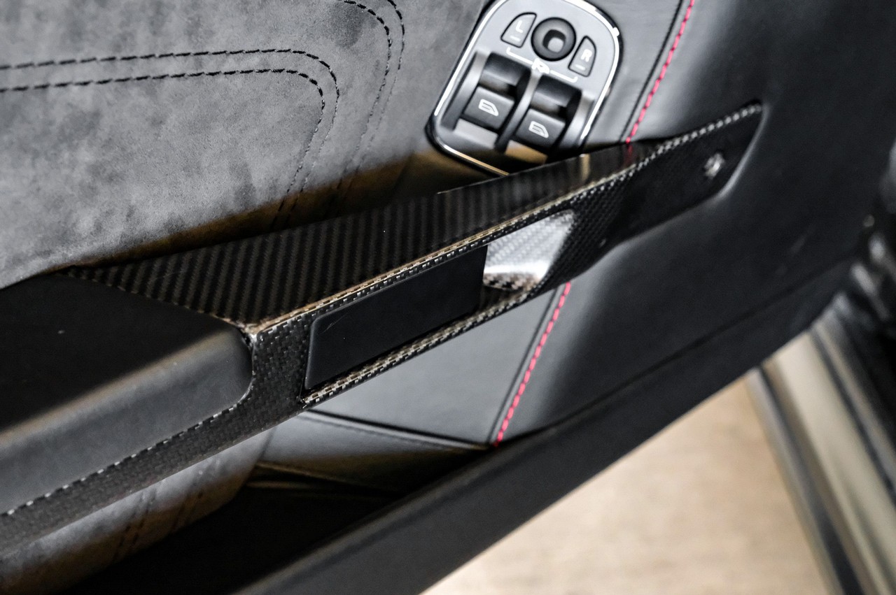 Aston Martin DBS Vehicle Main Gallery Image 30