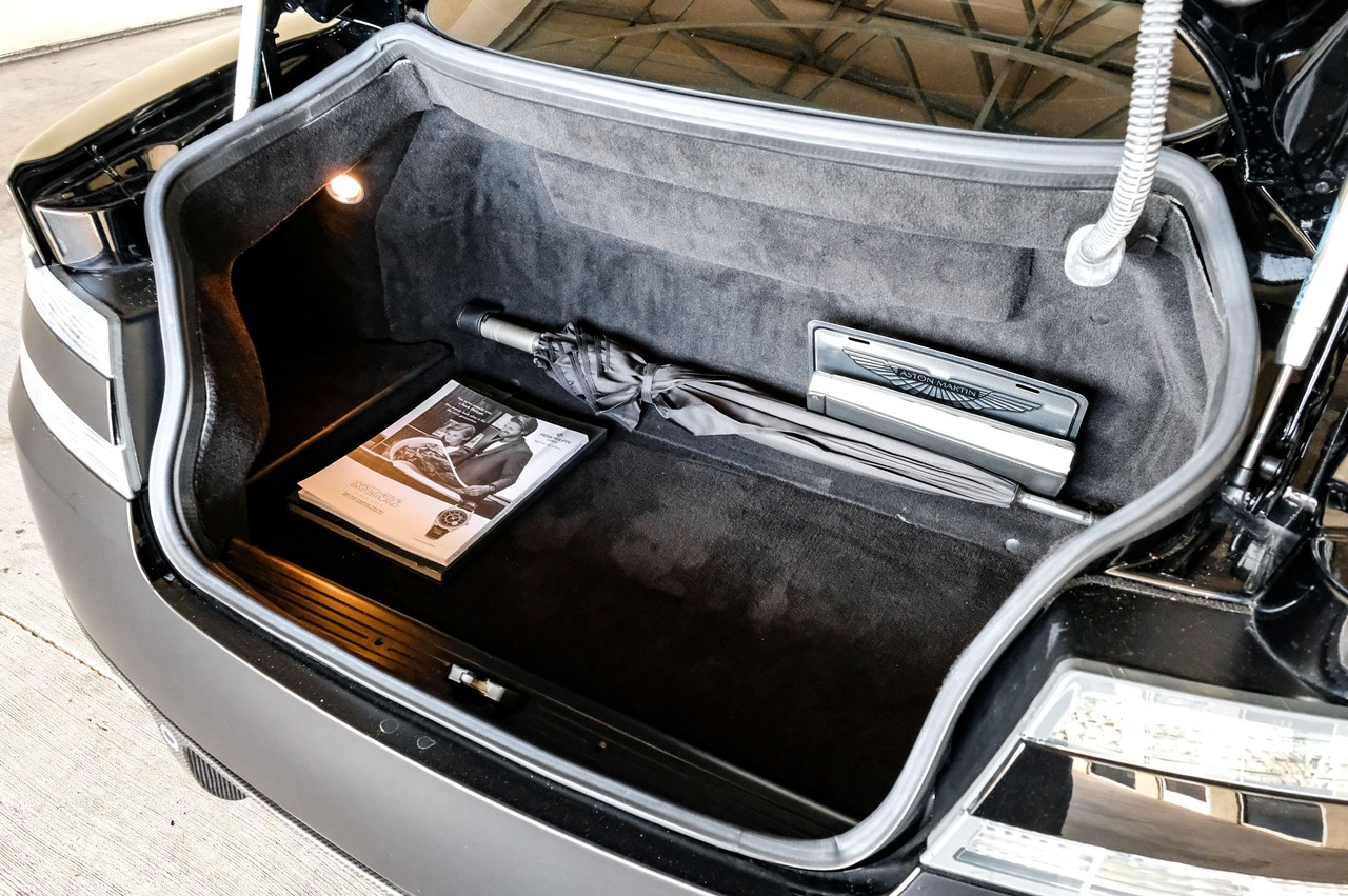 Aston Martin DBS Vehicle Main Gallery Image 35