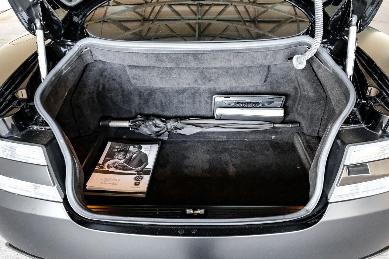 Aston Martin DBS Vehicle Main Gallery Image 36