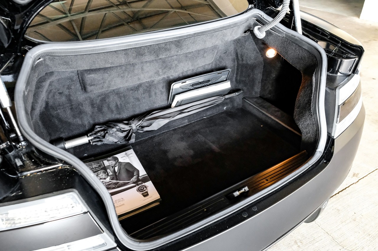 Aston Martin DBS Vehicle Main Gallery Image 37