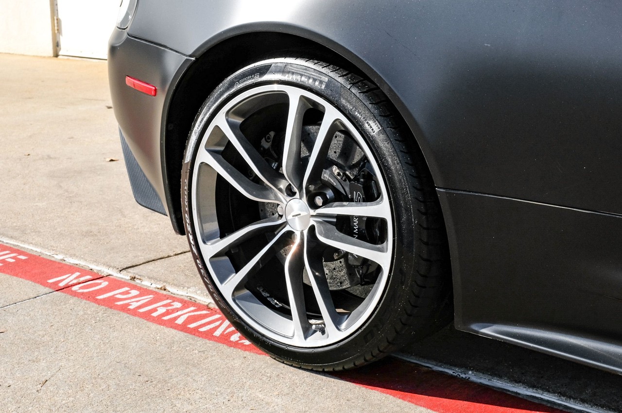 Aston Martin DBS Vehicle Main Gallery Image 40