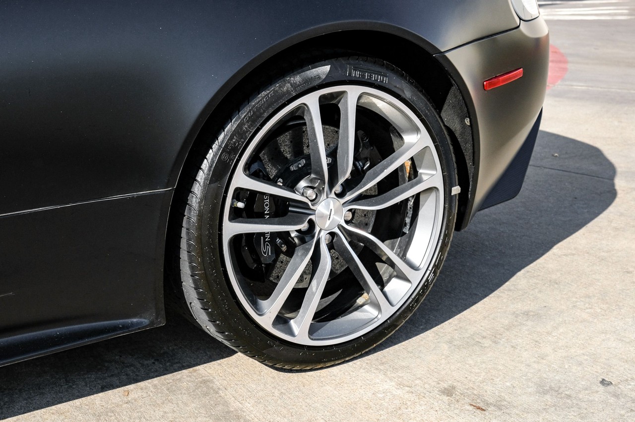 Aston Martin DBS Vehicle Main Gallery Image 43