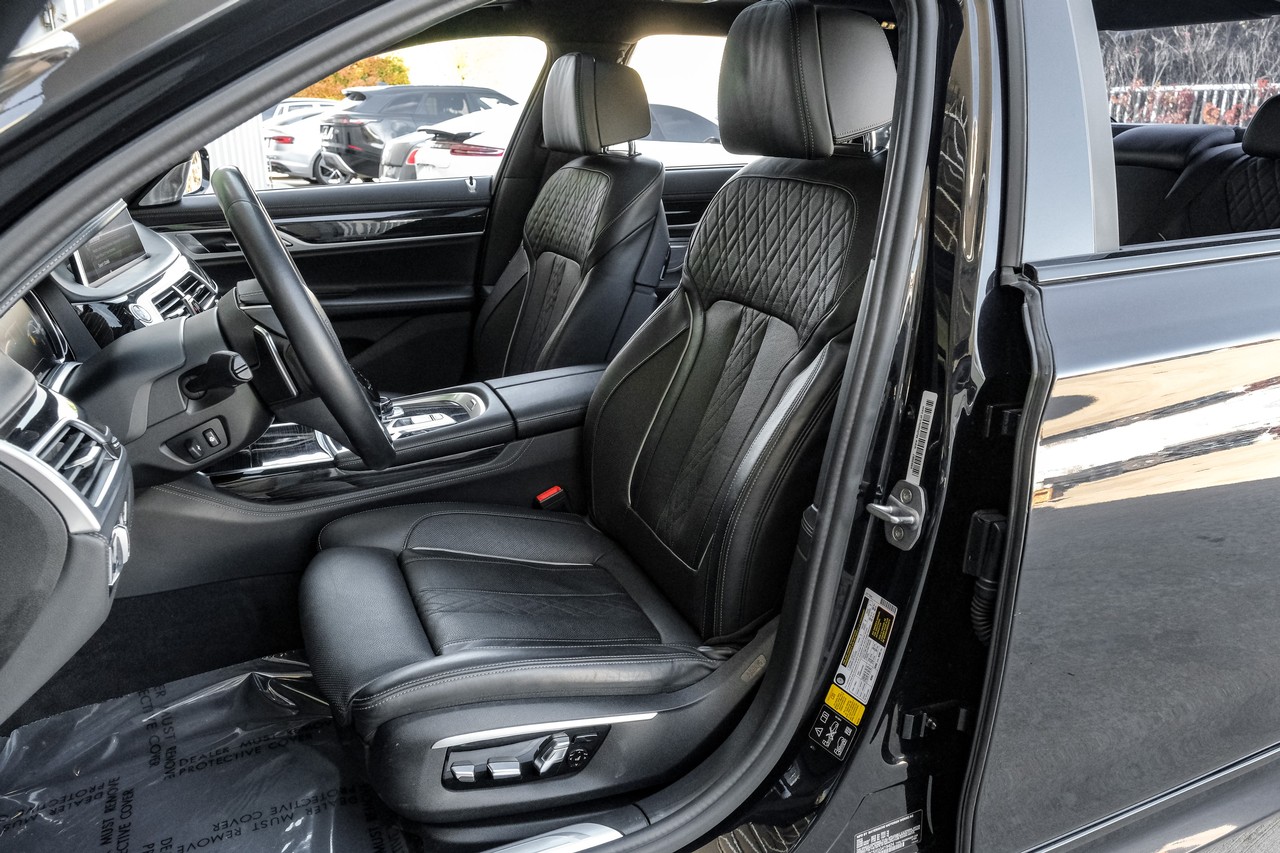 BMW 7 Series Vehicle Main Gallery Image 04