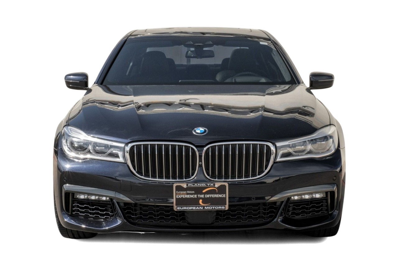 BMW 7 Series Vehicle Main Gallery Image 06