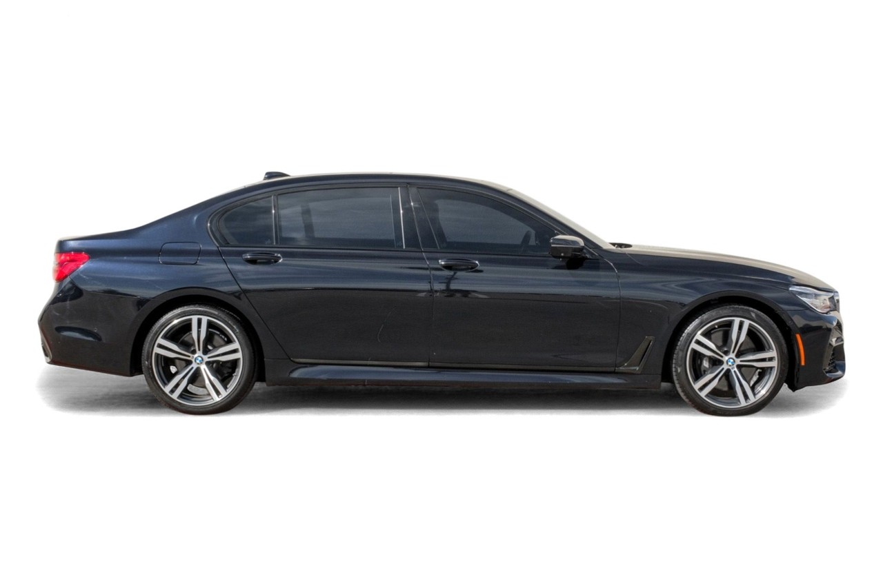 BMW 7 Series Vehicle Main Gallery Image 08