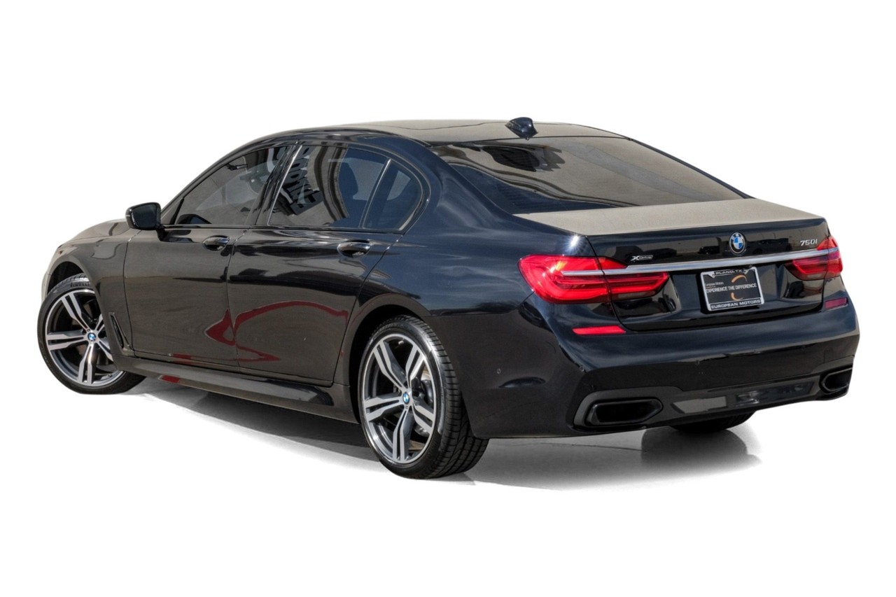BMW 7 Series Vehicle Main Gallery Image 11