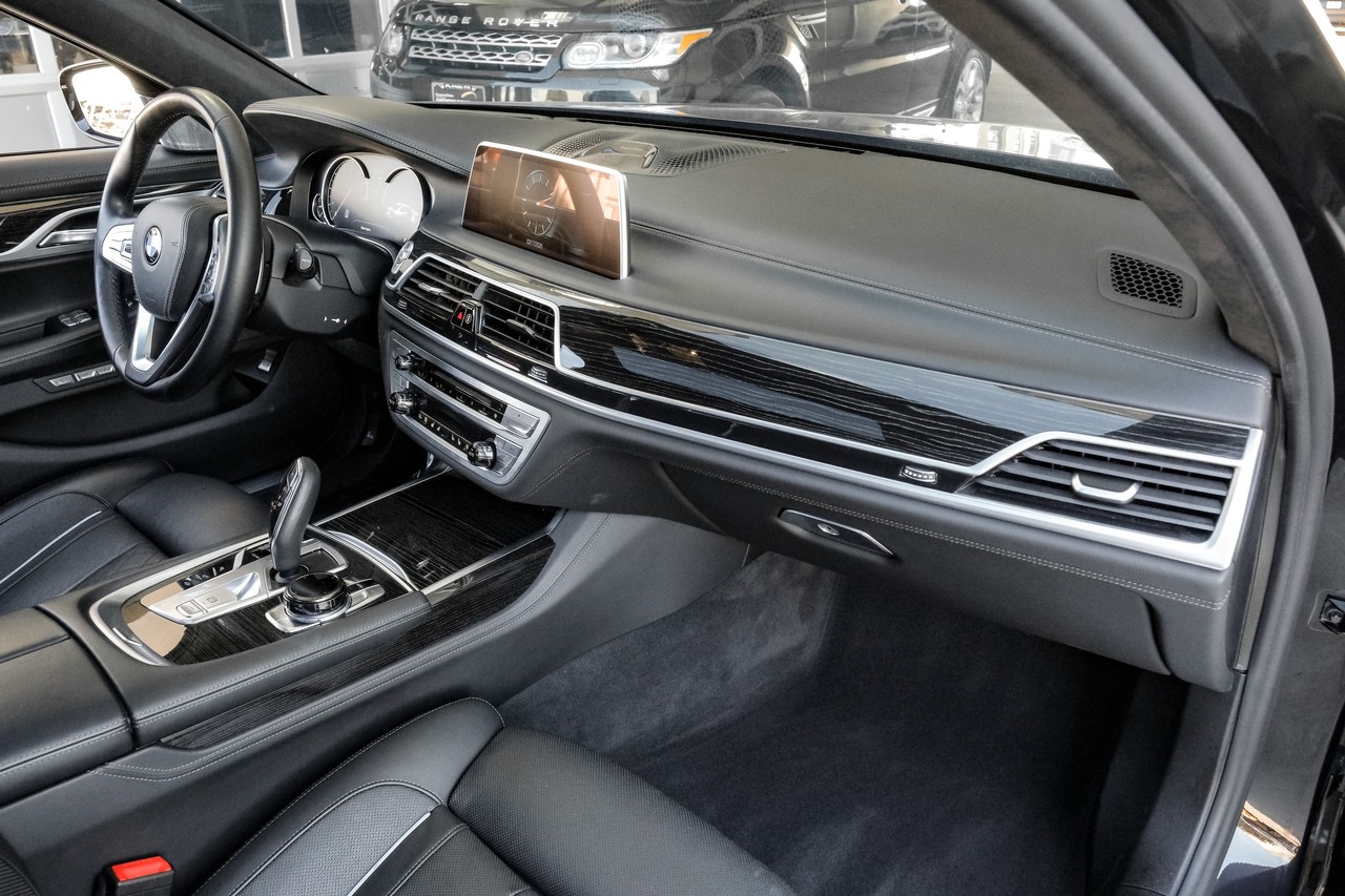 BMW 7 Series Vehicle Main Gallery Image 13