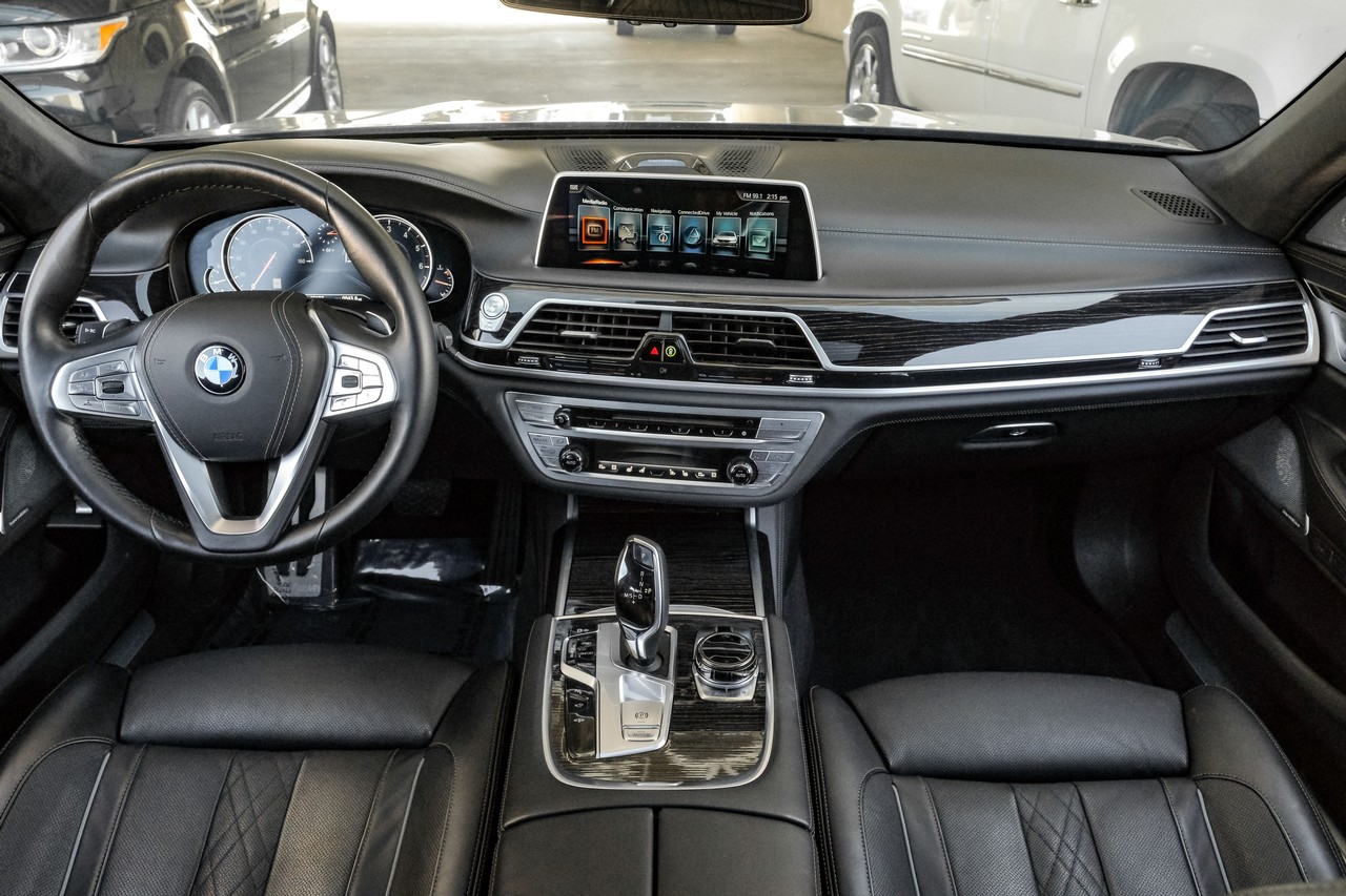 BMW 7 Series Vehicle Main Gallery Image 15