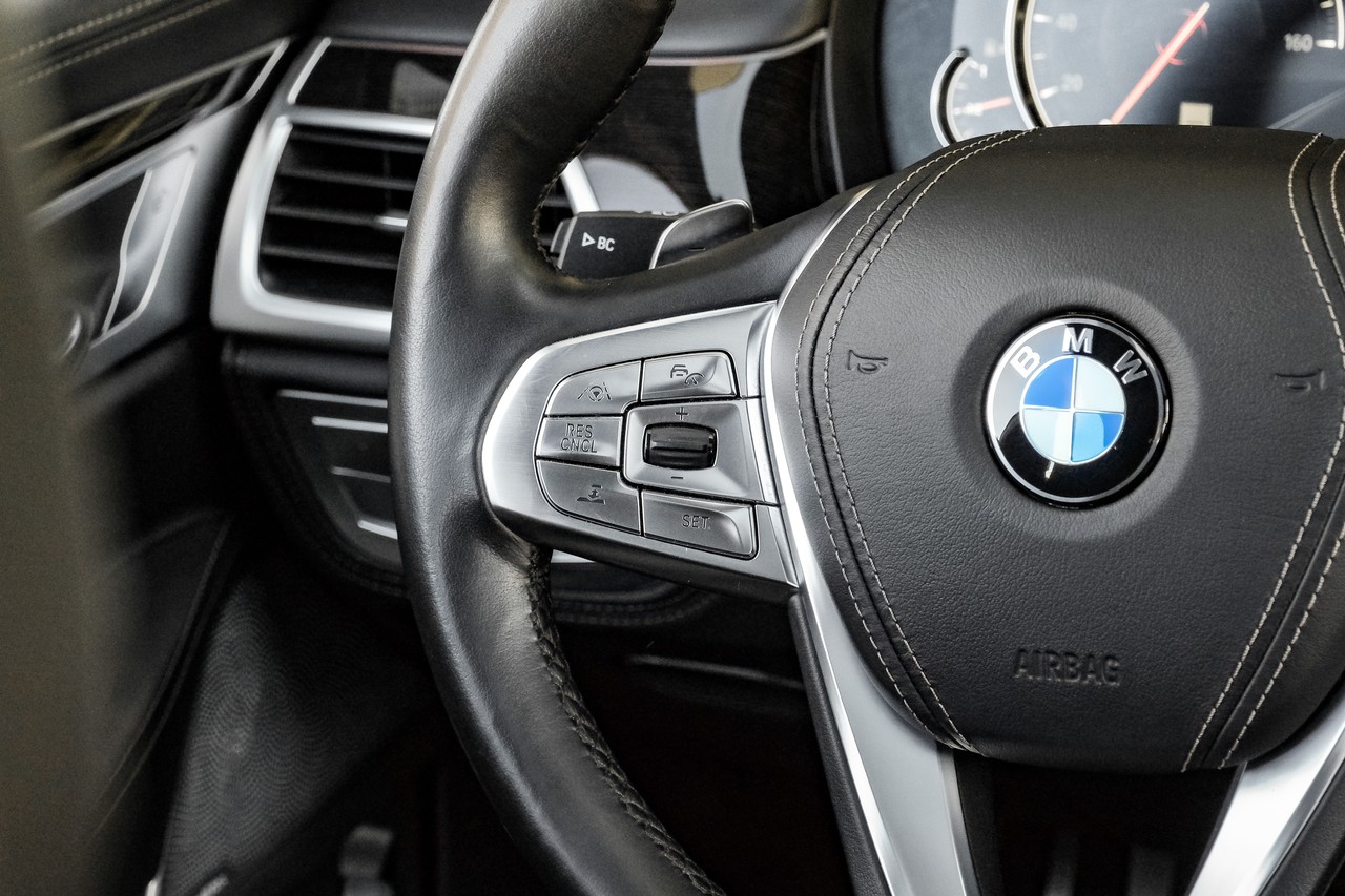 BMW 7 Series Vehicle Main Gallery Image 18