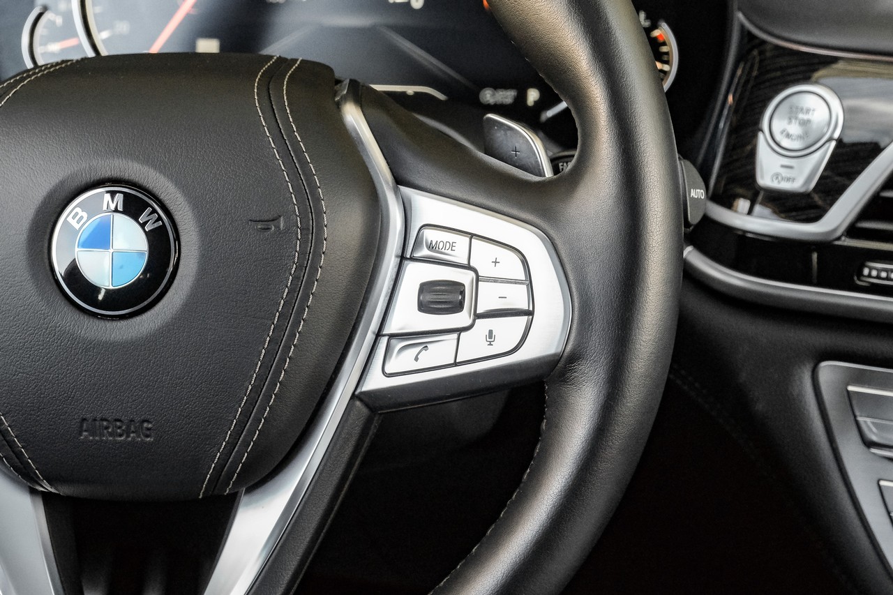 BMW 7 Series Vehicle Main Gallery Image 19