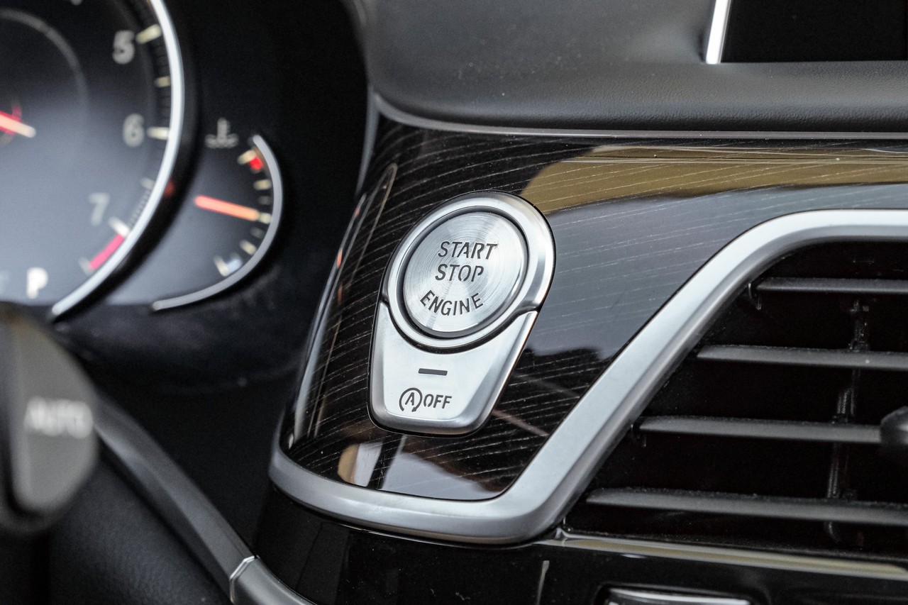 BMW 7 Series Vehicle Main Gallery Image 23