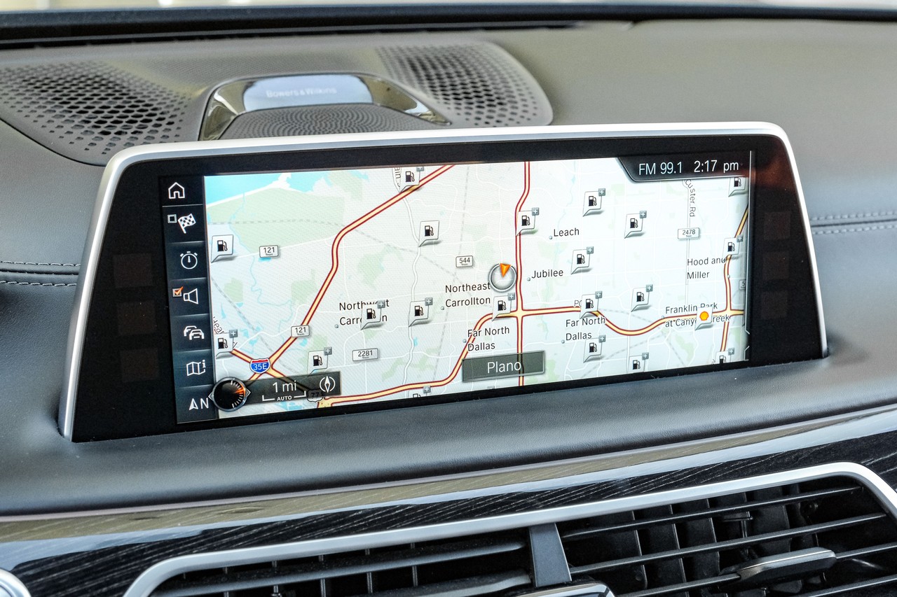 BMW 7 Series Vehicle Main Gallery Image 24