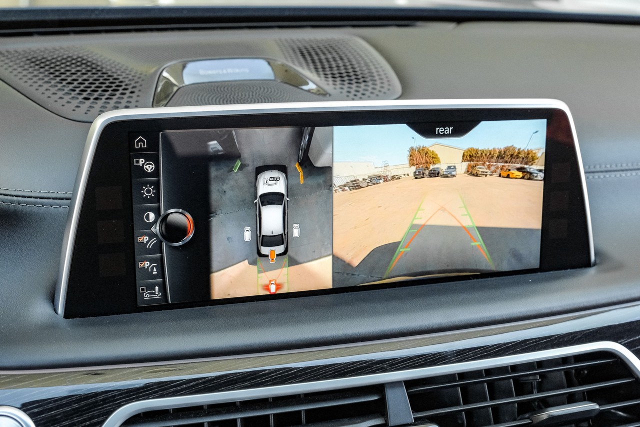 BMW 7 Series Vehicle Main Gallery Image 25