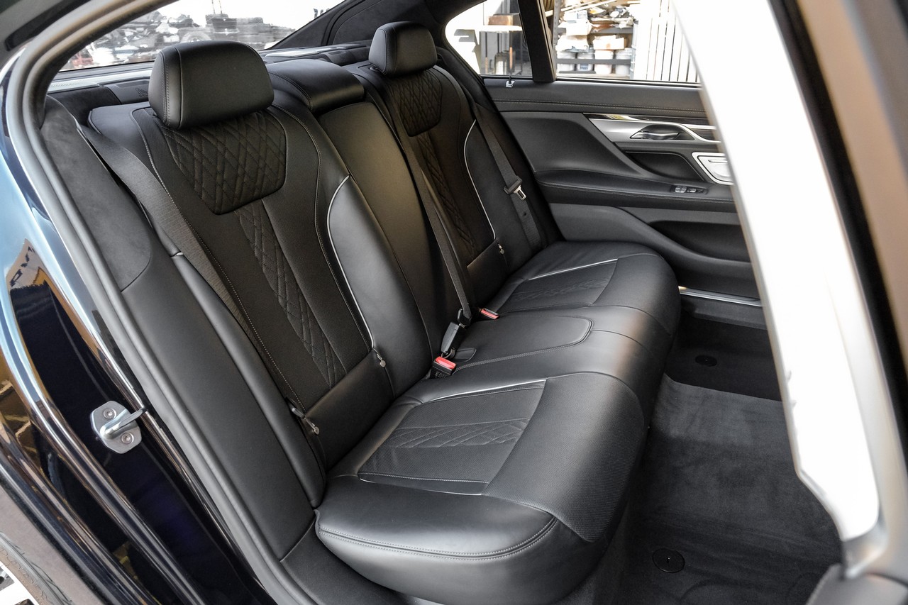 BMW 7 Series Vehicle Main Gallery Image 27