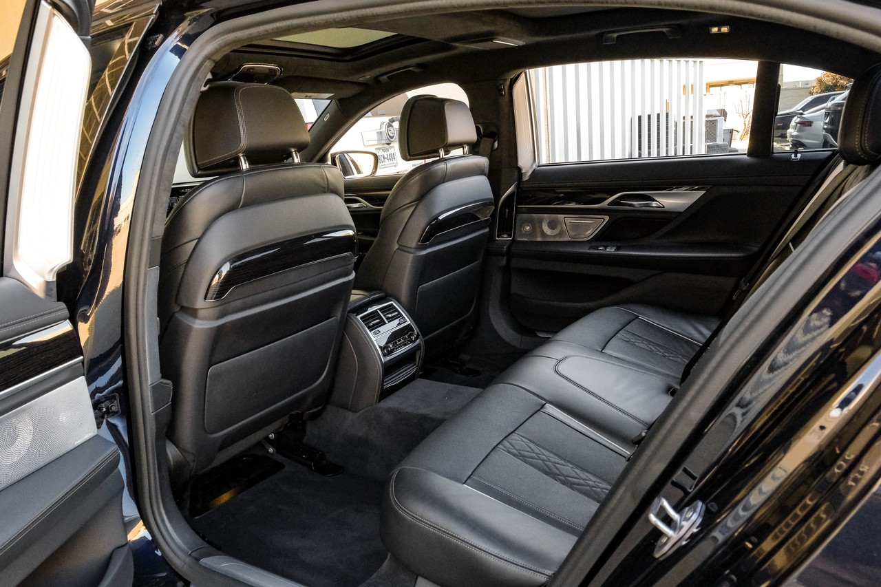 BMW 7 Series Vehicle Main Gallery Image 29