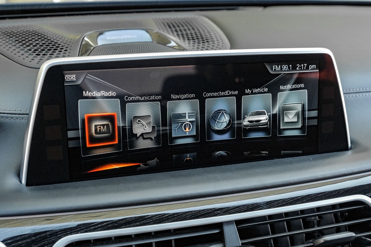 BMW 7 Series Vehicle Main Gallery Image 37