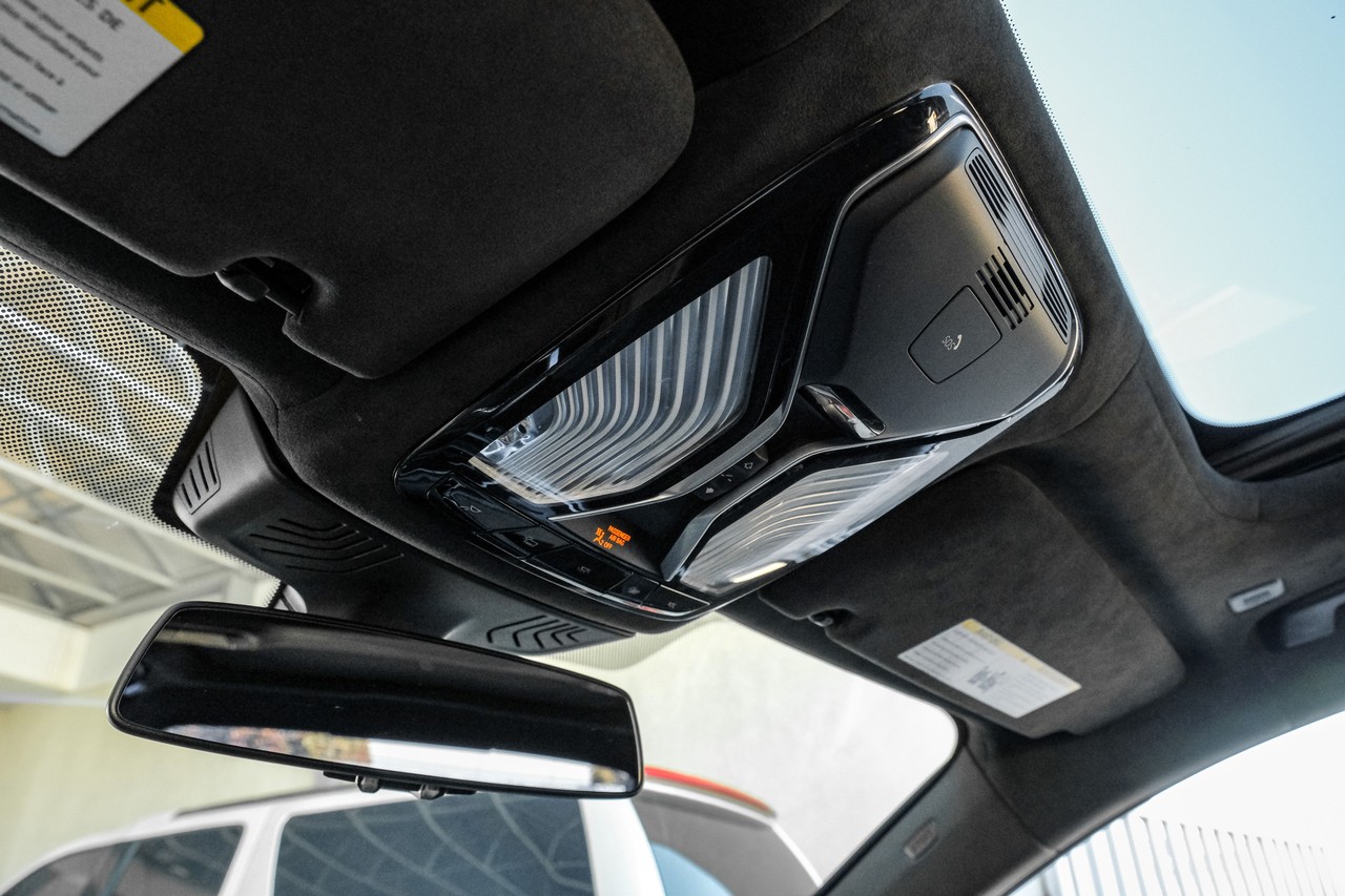 BMW 7 Series Vehicle Main Gallery Image 40