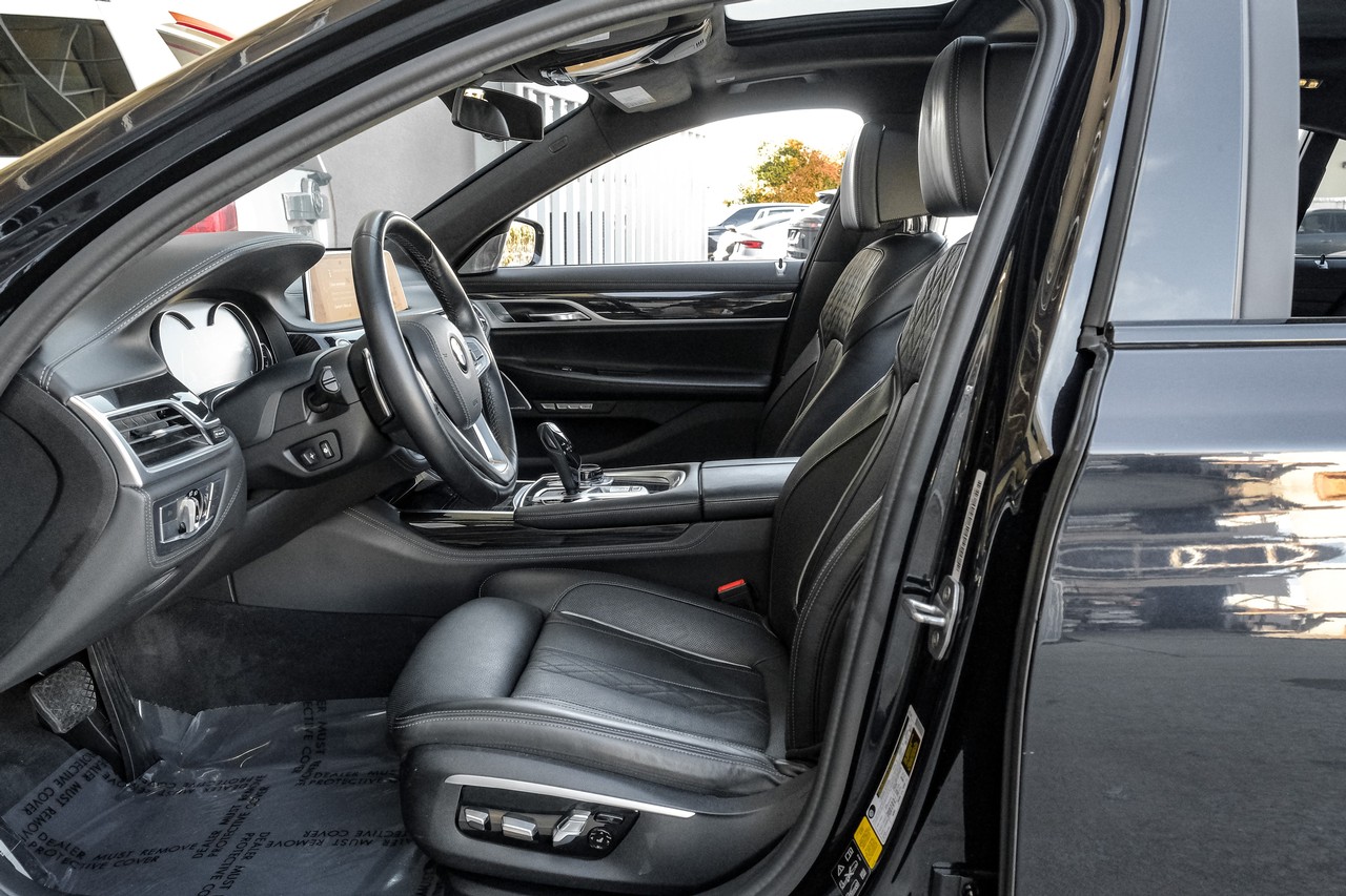 BMW 7 Series Vehicle Main Gallery Image 41